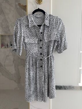 Topshop Women's Black & White Printed Shirt Dress - Classic Button-Front Style